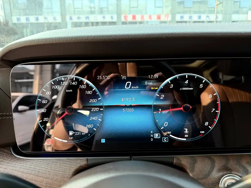 Mercedes-Benz E-Class 2023 — фото 17