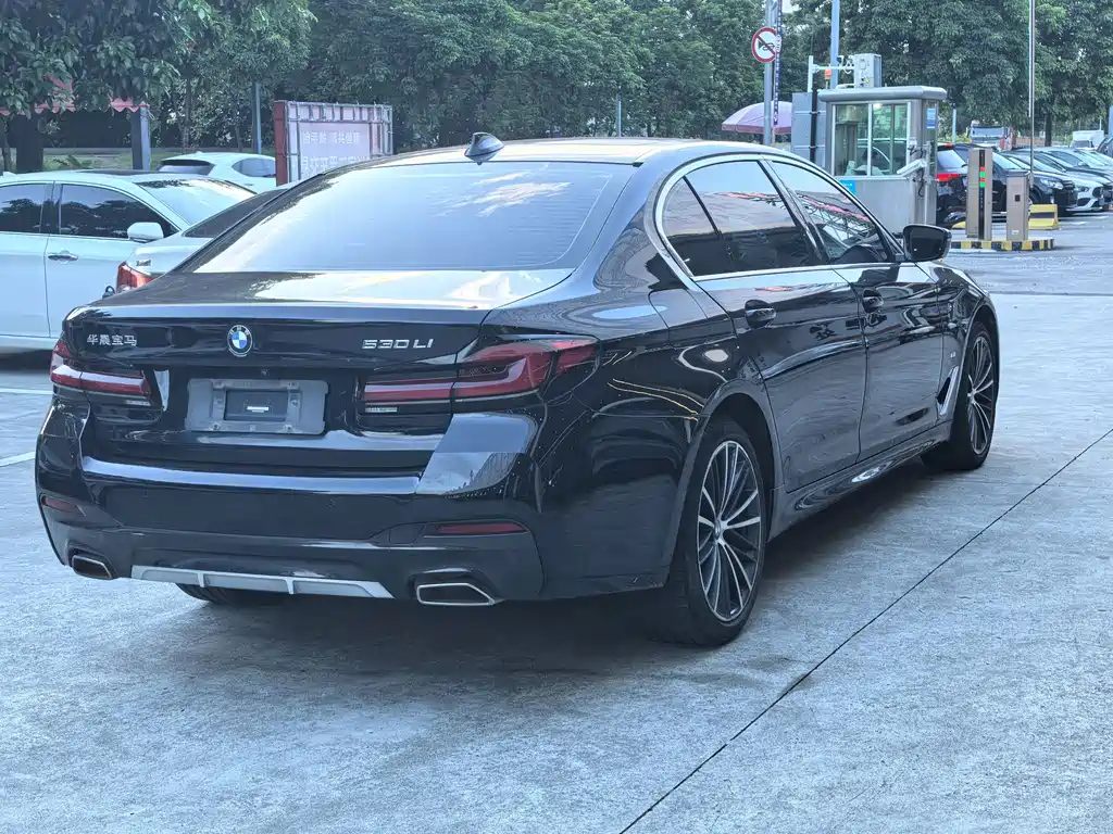 BMW 5 Series 2022 — фото 10