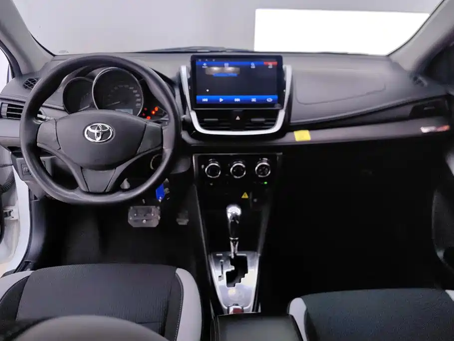 Toyota Yaris L 2021 — фото 12