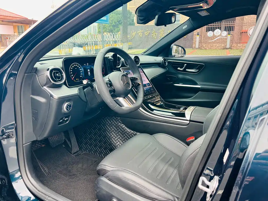 Mercedes-Benz C-Class 2023 — фото 4