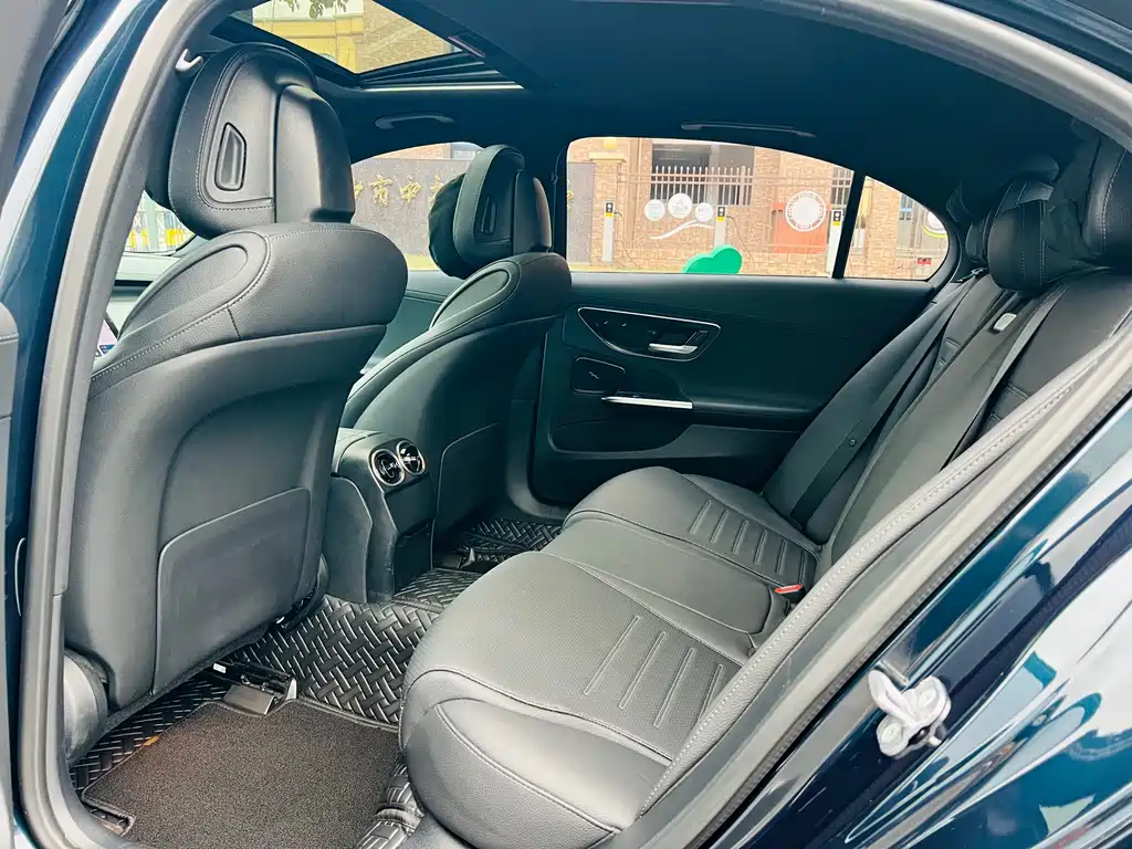 Mercedes-Benz C-Class 2023 — фото 9