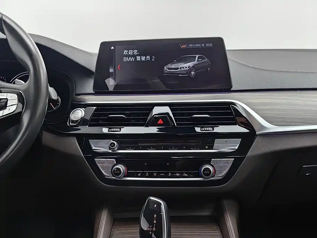 BMW 5 Series 2018 — фото 12