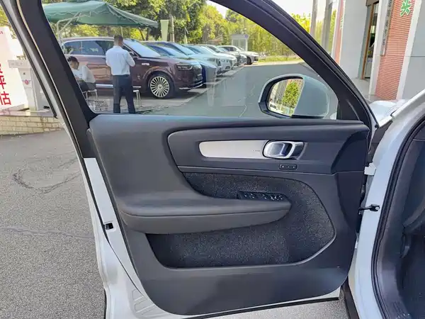 Volvo XC40 2023