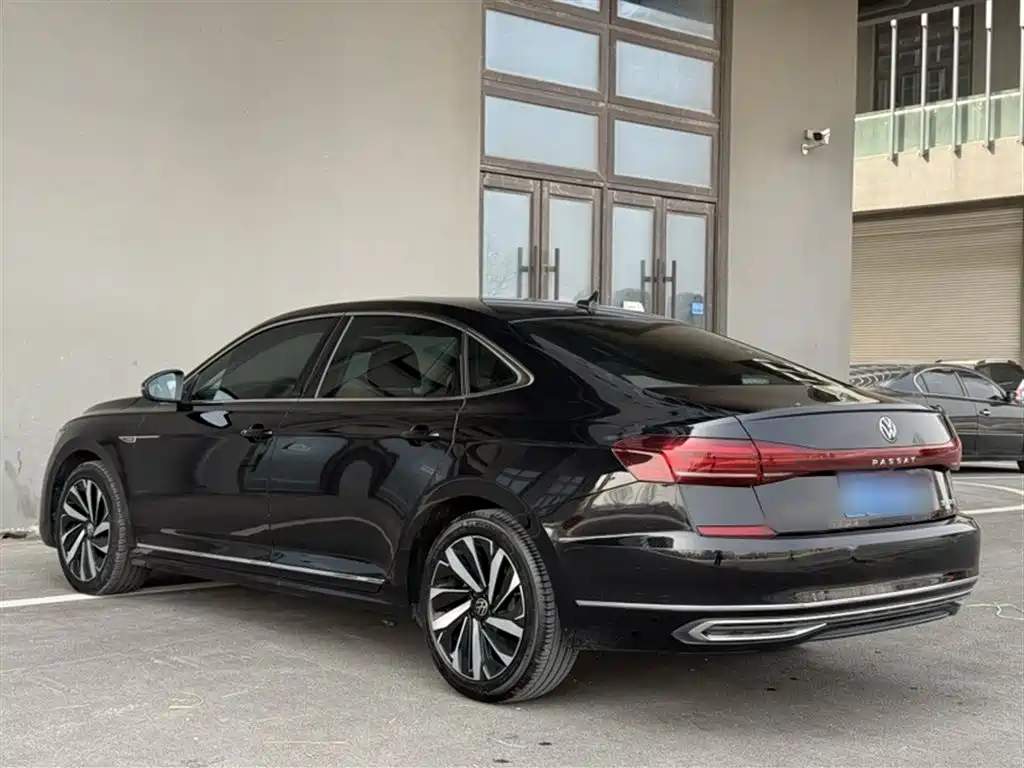 Volkswagen Passat 2022 — фото 22