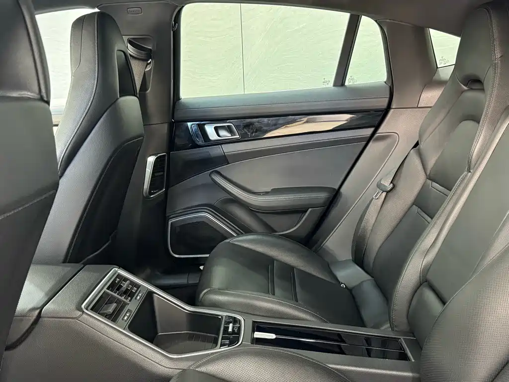 Porsche Panamera 2018 — фото 30