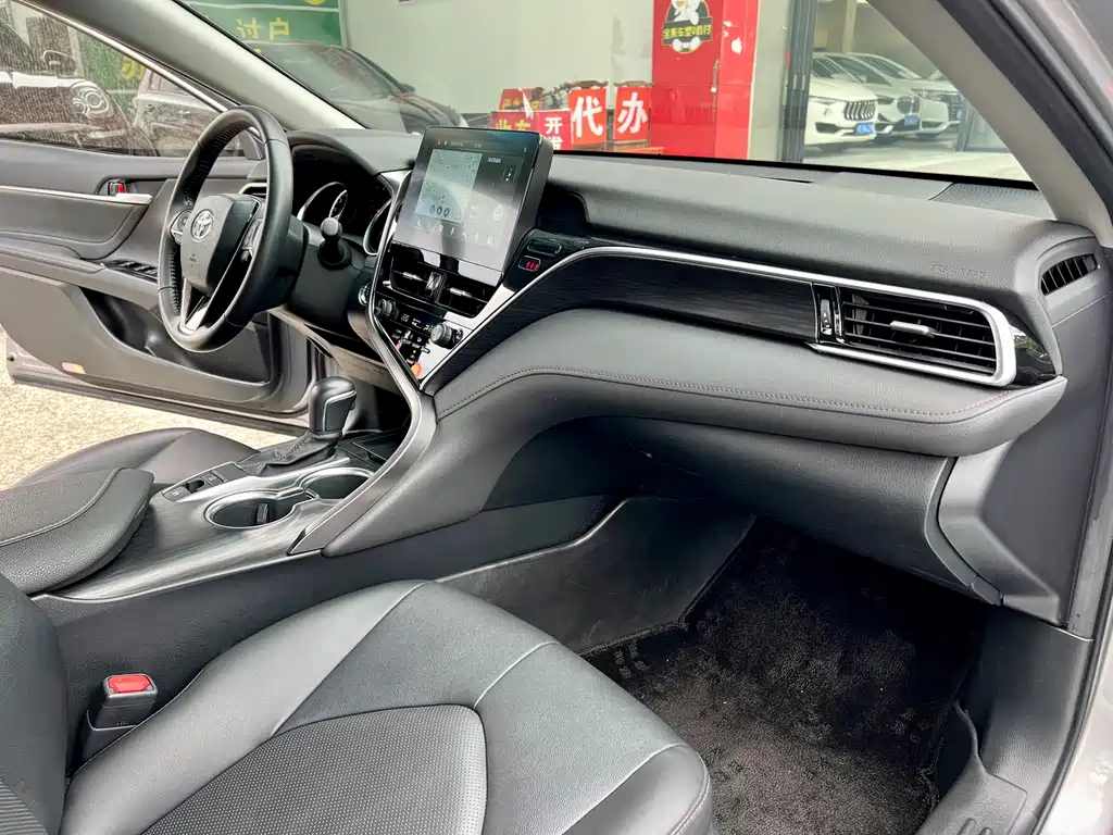 Toyota Camry 2022 — фото 20