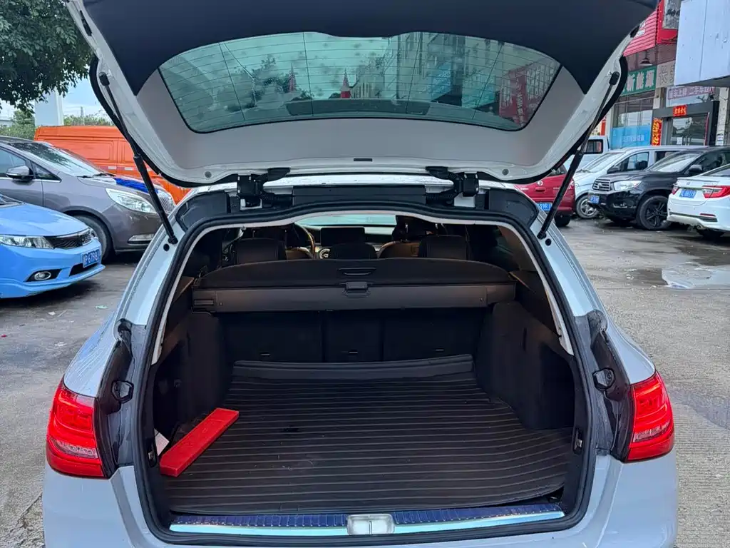 Mercedes-Benz C-Class 2020