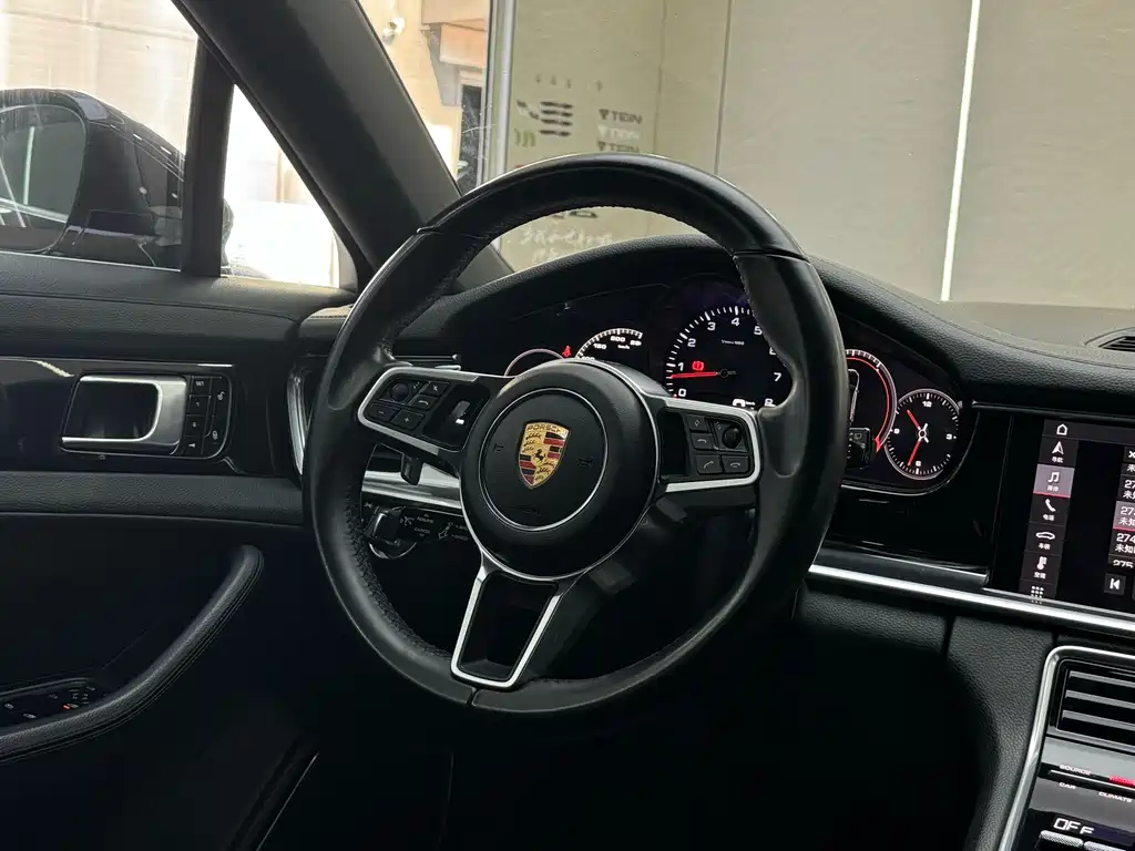 Porsche Panamera 2018 — фото 17