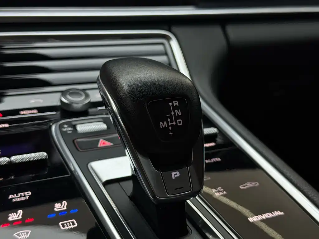 Porsche Panamera 2018 — фото 20