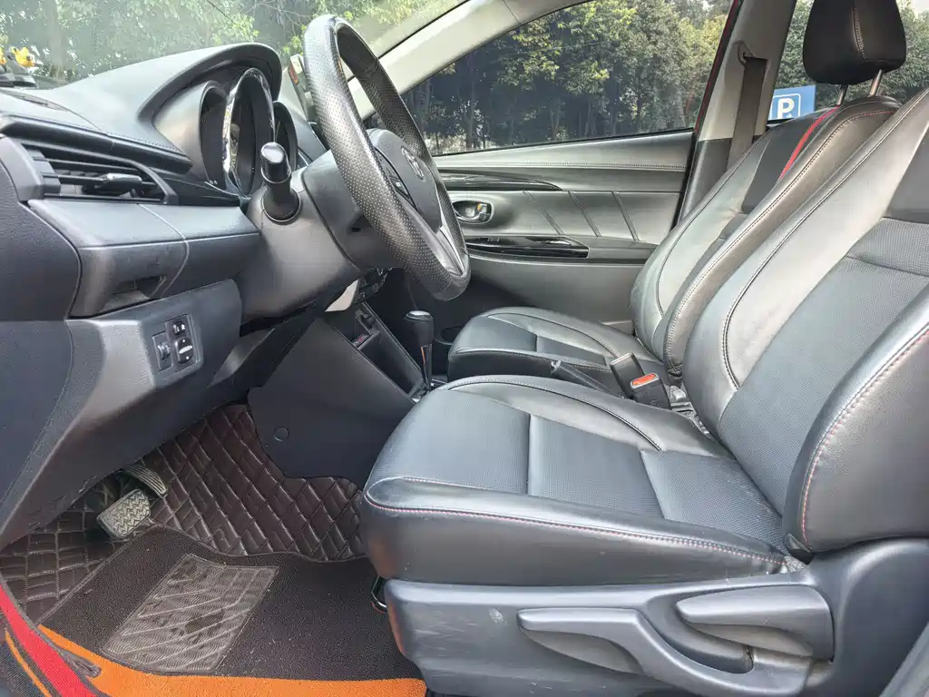 Toyota Yaris L 2022 — фото 8