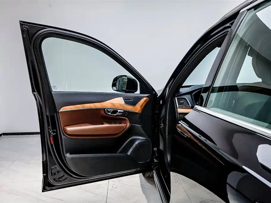 Volvo XC90 2024 — фото 8