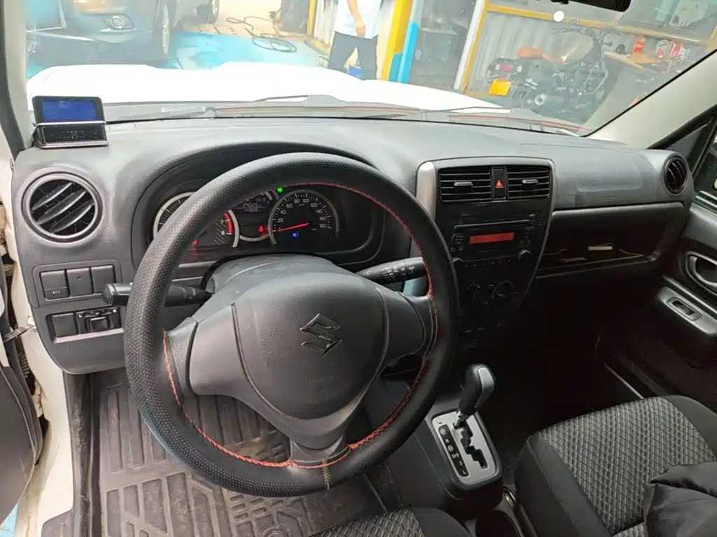 Suzuki Jimny 2018 — фото 10