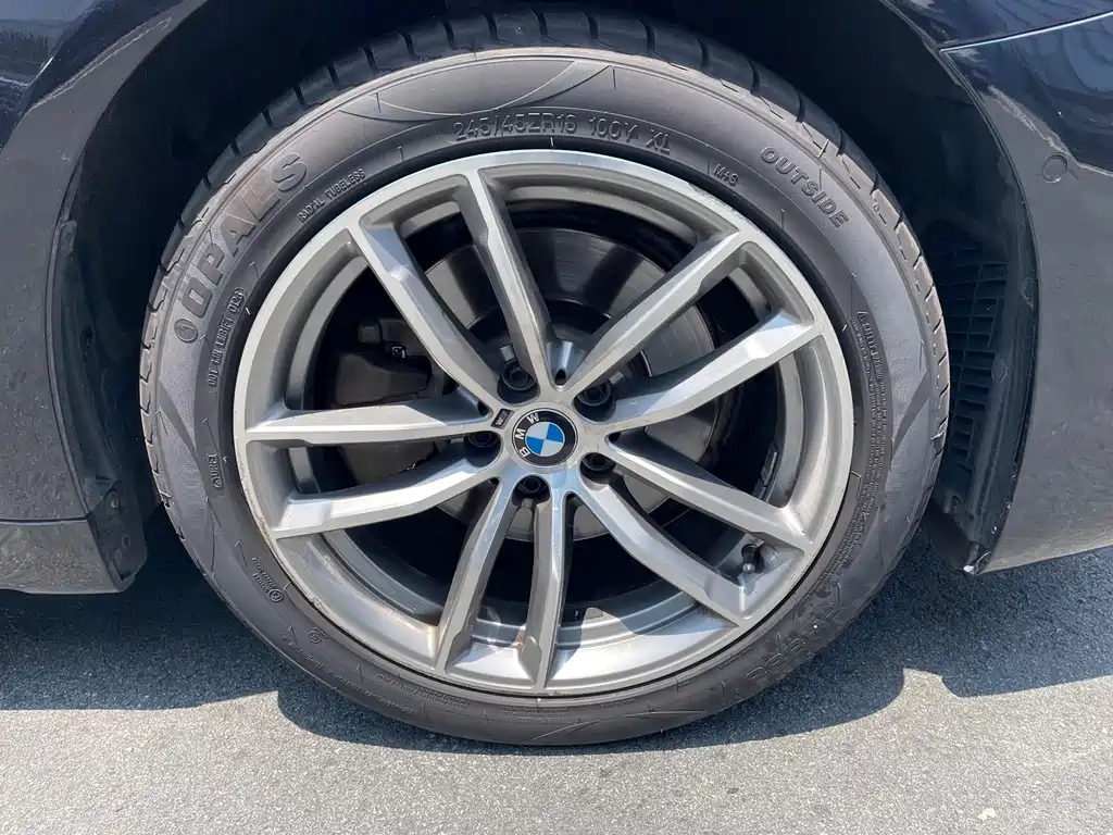 BMW 5 Series 2019 — фото 19