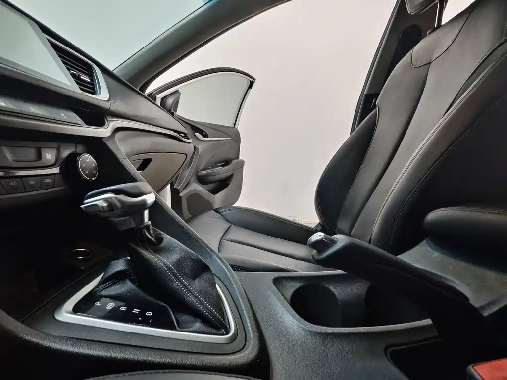 Buick Excelle GT 2018 — фото 12