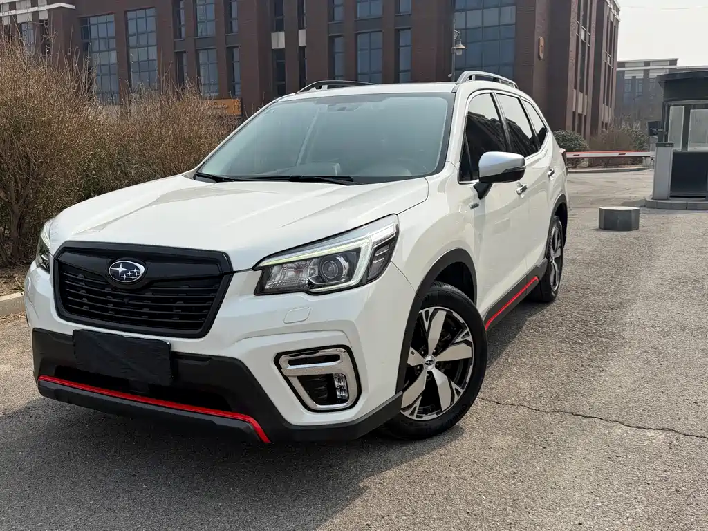 Subaru Forester 2020 — фото 1