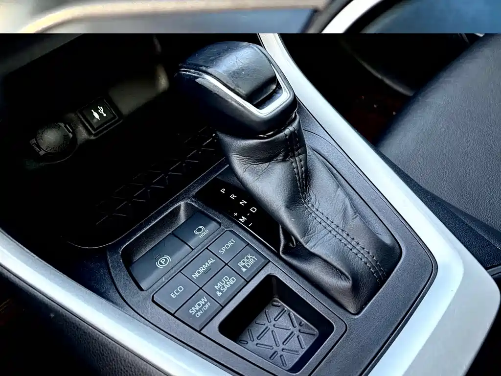 Toyota Wildlander 2022 — фото 10