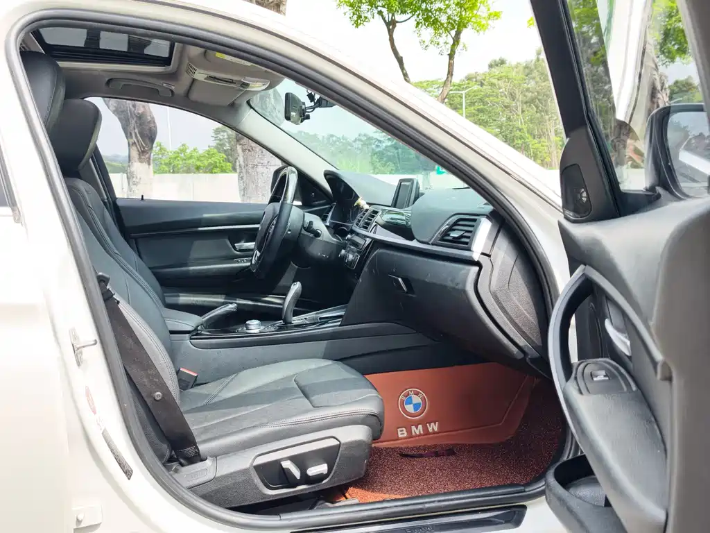 BMW 3 Series 2017 — фото 13