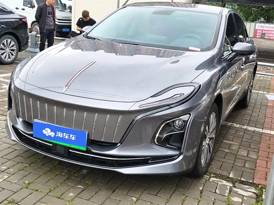 Hongqi E-QM5 2025