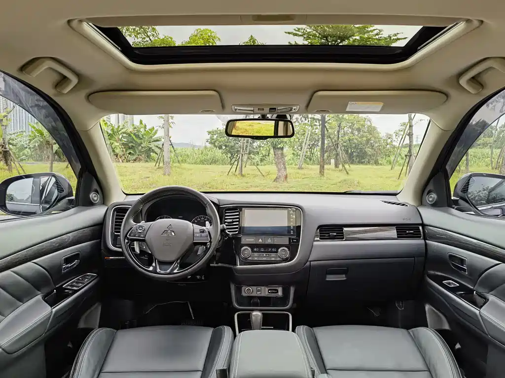 Mitsubishi Outlander 2020 — фото 11