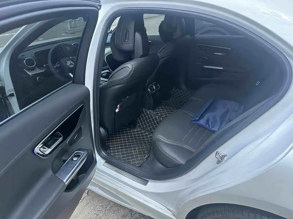 Mercedes-Benz C-Class 2023 — фото 8
