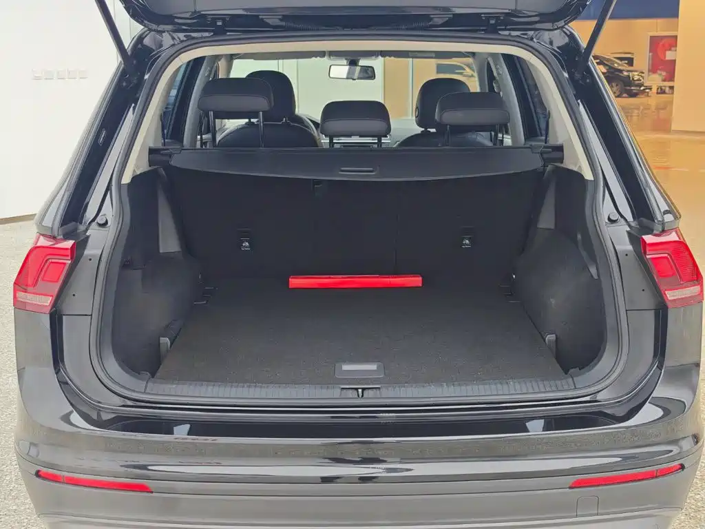 Volkswagen Tiguan L 2021 — фото 10