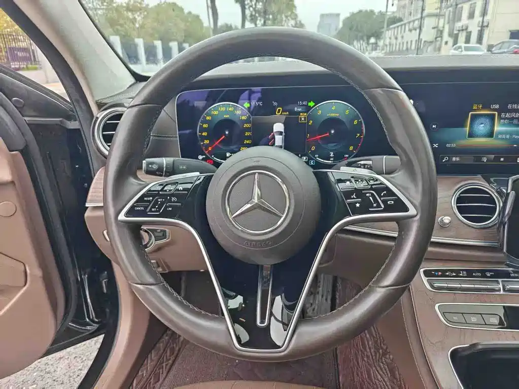 Mercedes-Benz E-Class 2023 — фото 9