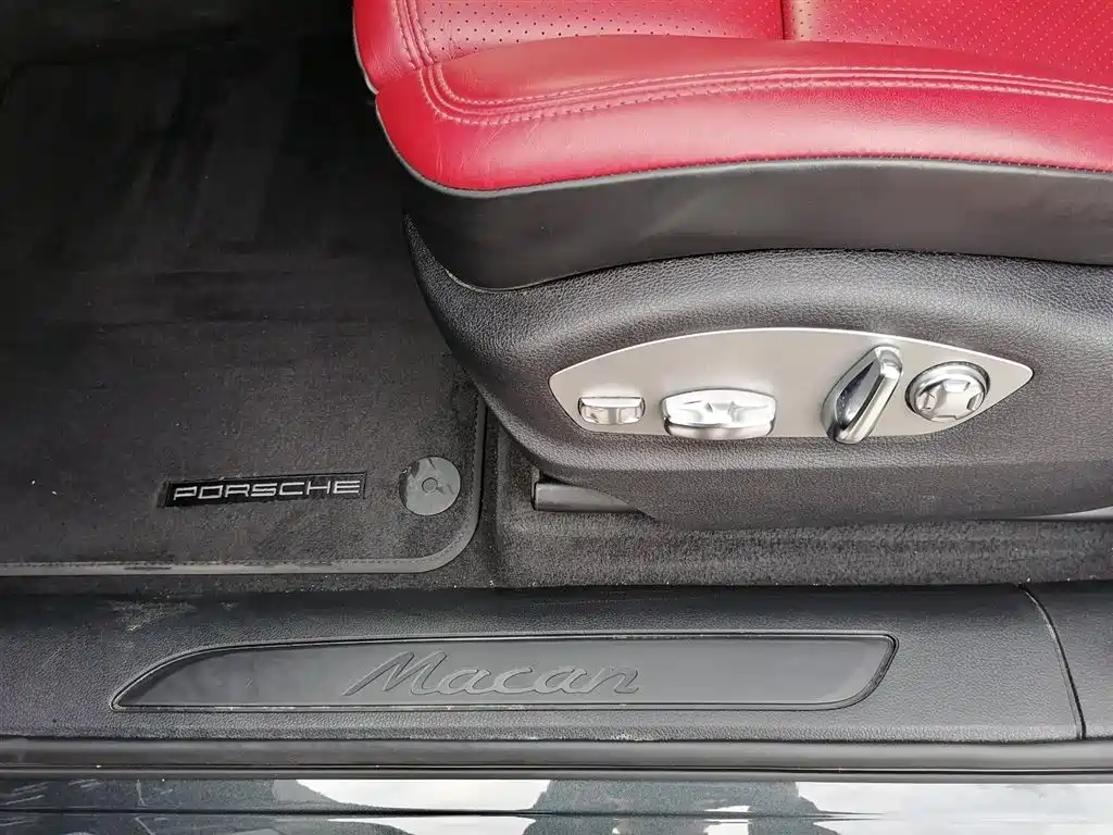 Porsche Macan 2023 — фото 16