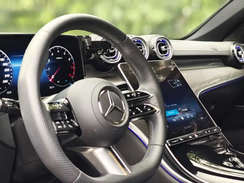Mercedes-Benz C-Class 2023 — фото 12