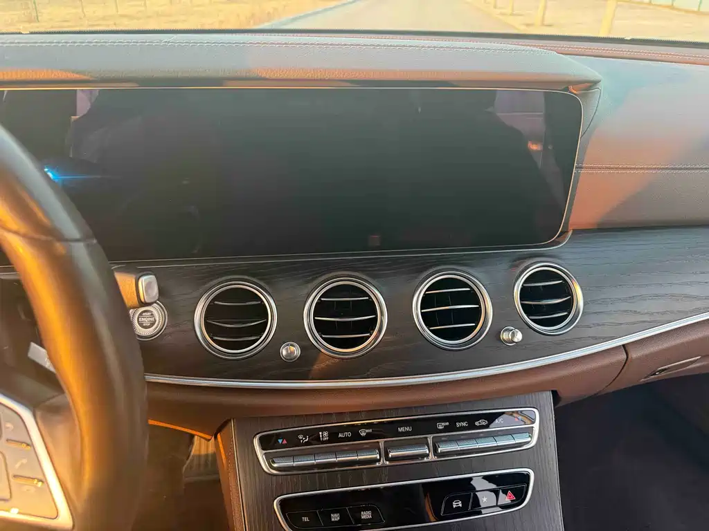 Mercedes-Benz E-Class 2022 — фото 8