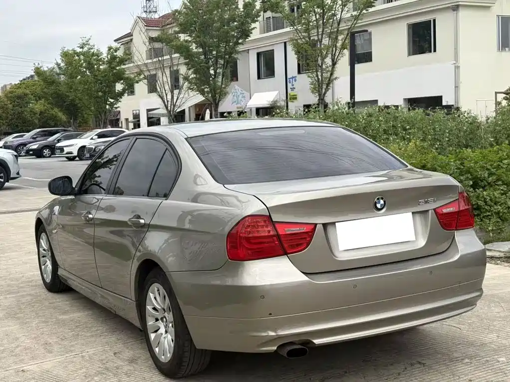 BMW 3 Series 2010 — фото 14