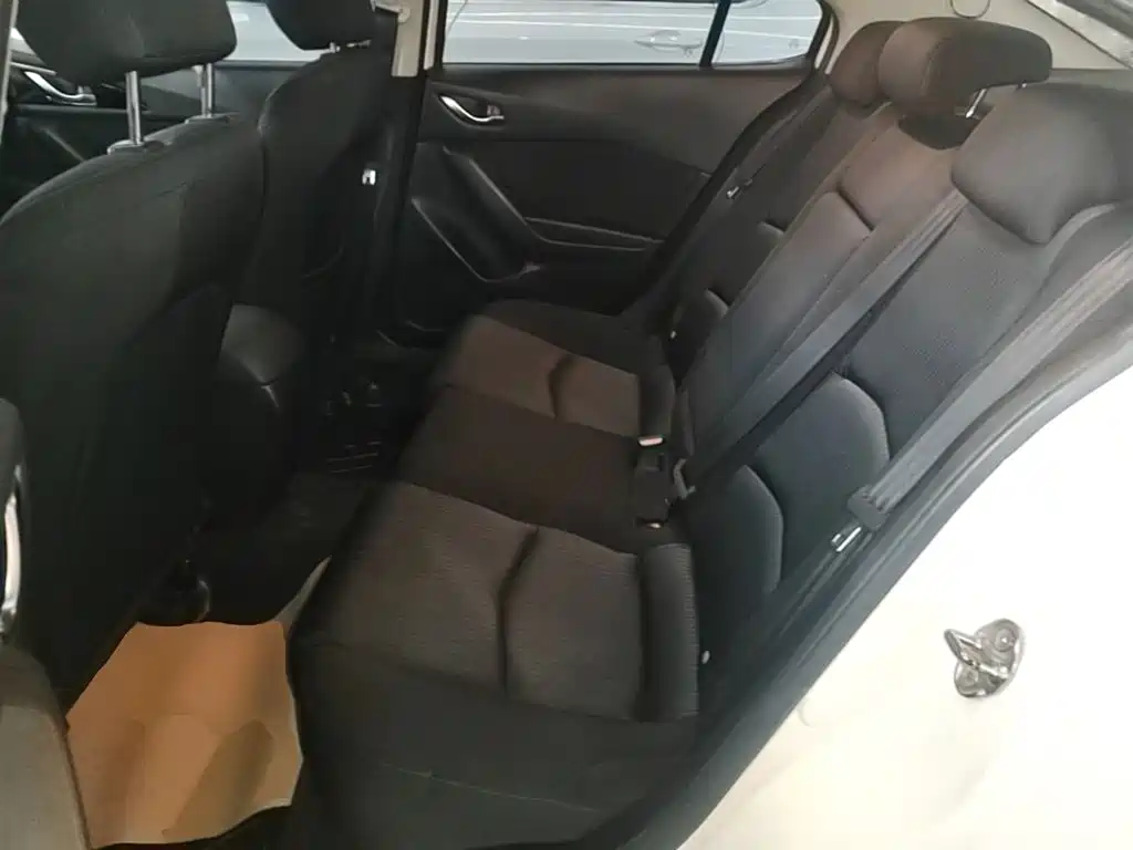 Mazda 3 Axela 2015 — фото 17