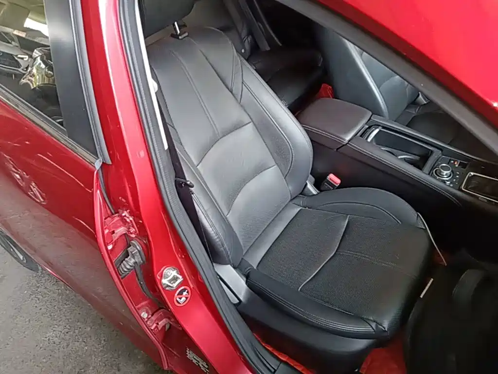 Mazda 3 Axela 2019 — фото 25