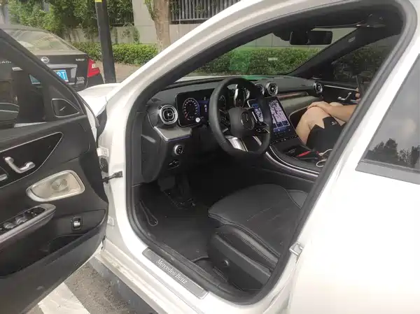 Mercedes-Benz C-Class 2024