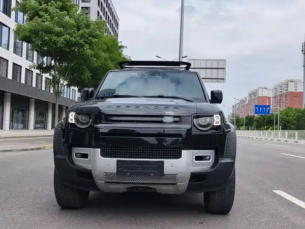 Land Rover Defender 2021