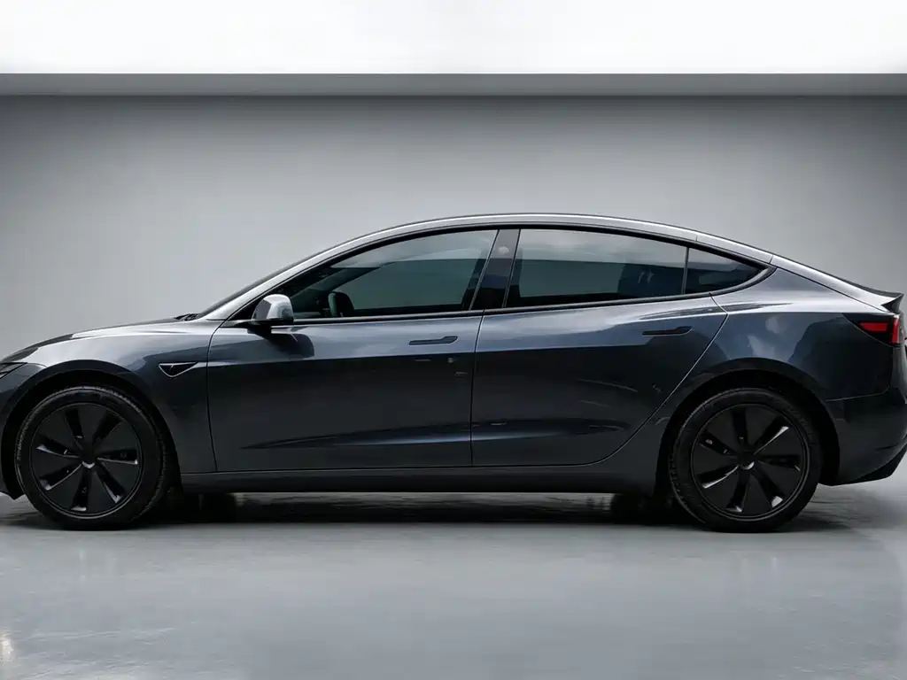 Tesla Model 3 2025 — фото 7