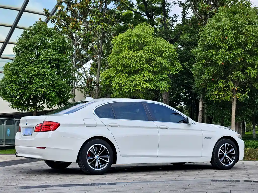 BMW 5 Series 2013 — фото 11