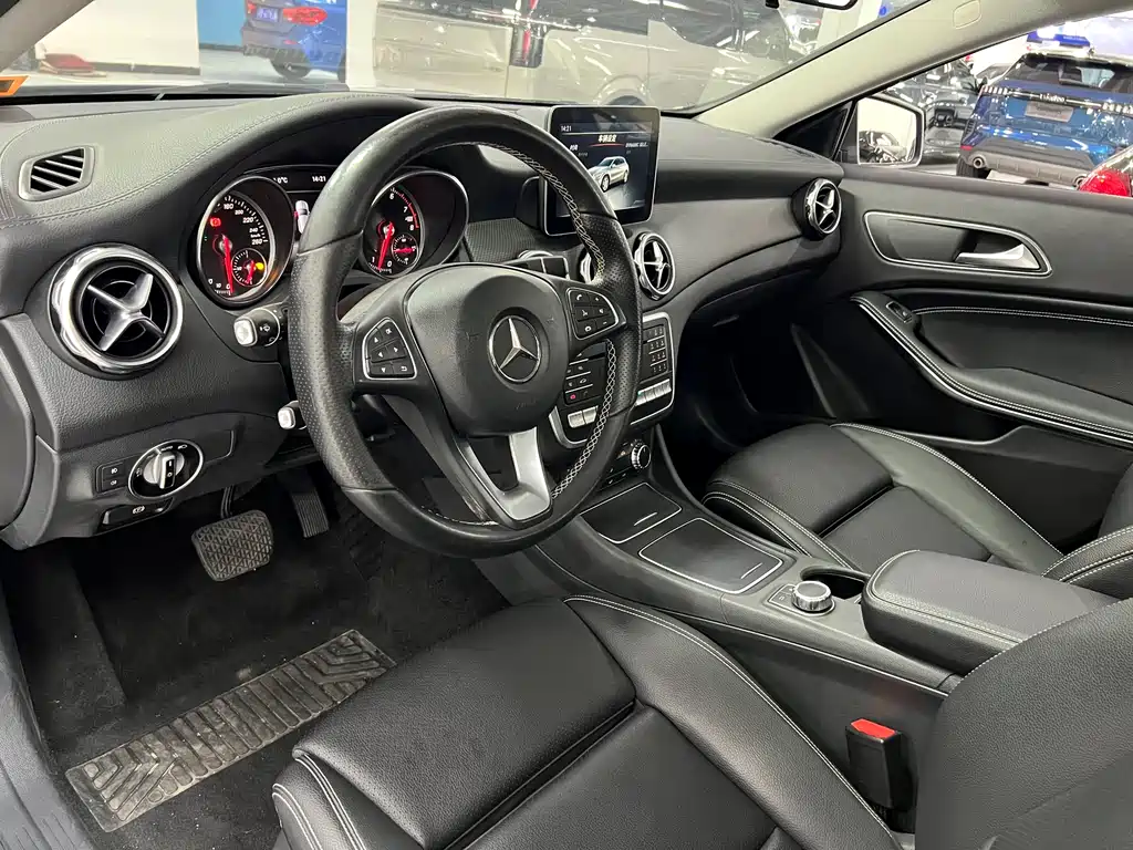 Mercedes-Benz GLA 2018 — фото 11