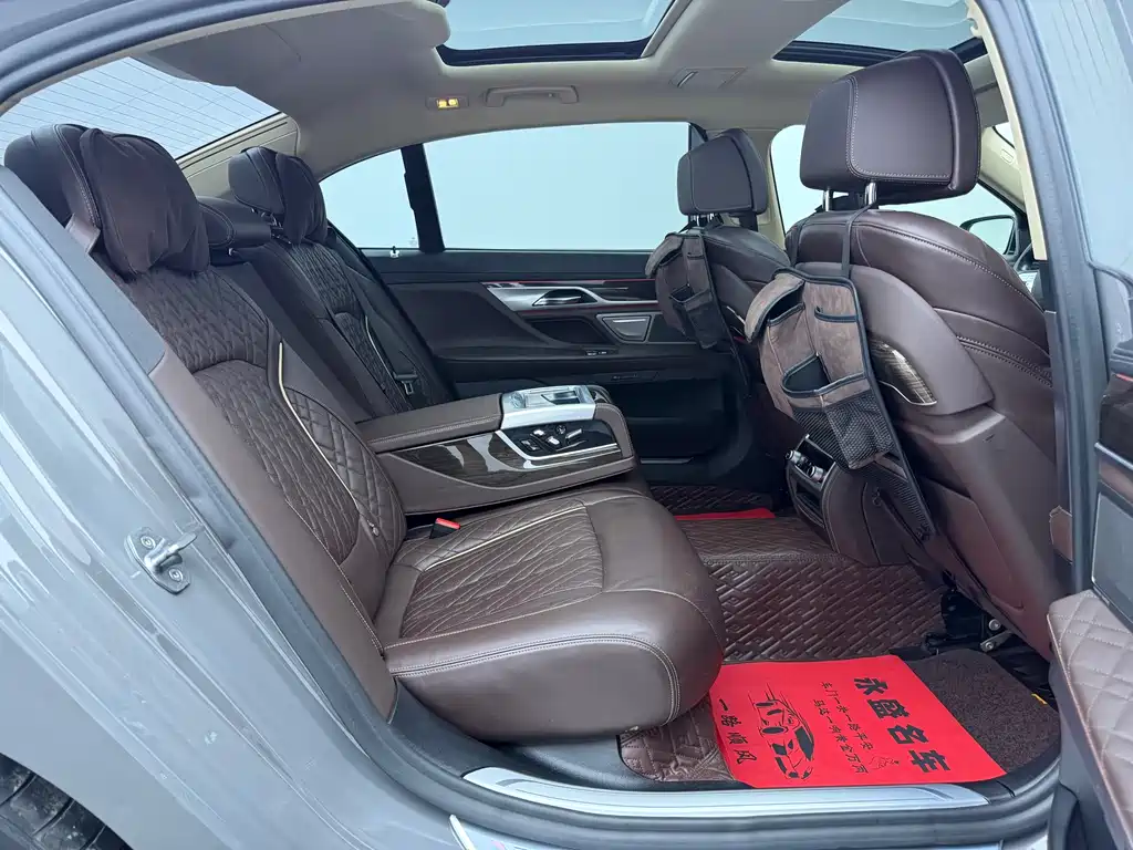 BMW 7 Series 2020 — фото 10