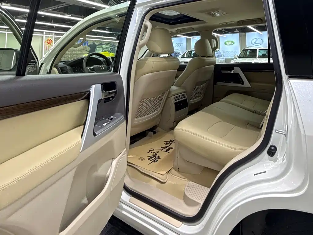 Toyota Land Cruiser 2020 — фото 10