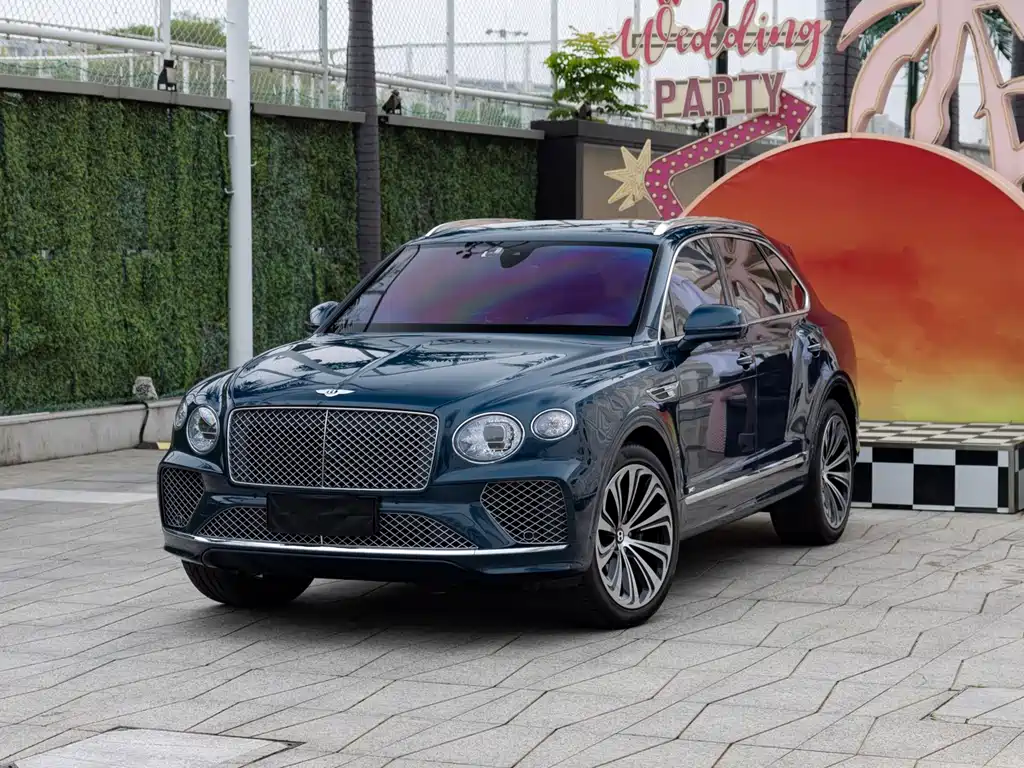 Bentley Bentayga 2022 — фото 1