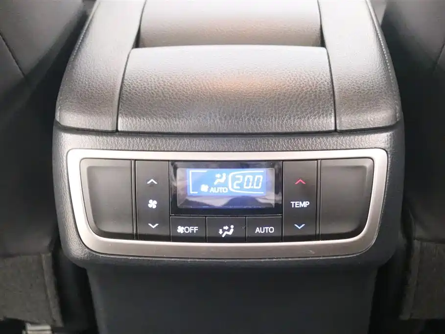 Toyota Highlander 2018 — фото 17
