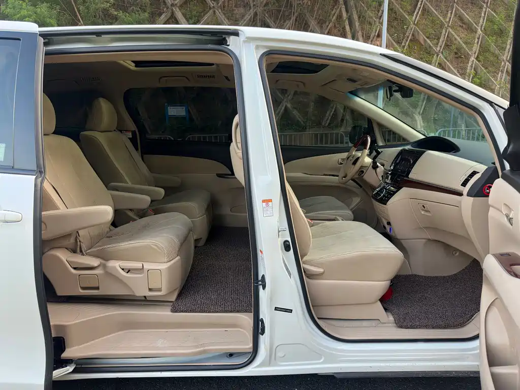 Toyota Previa 2017 — фото 19