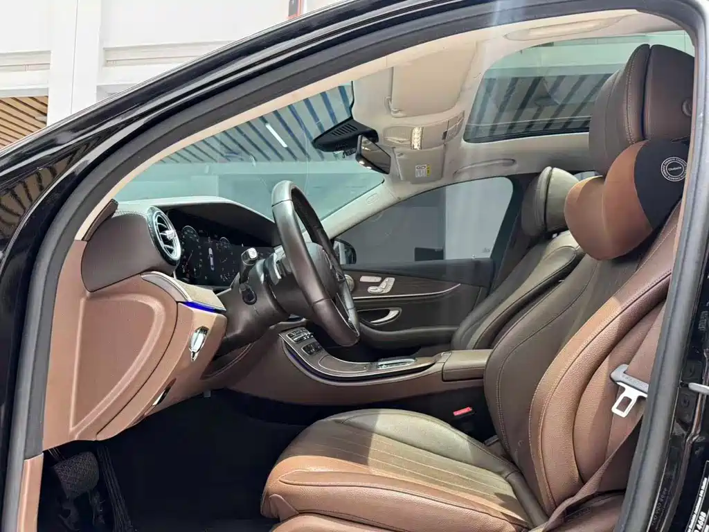 Mercedes-Benz E-Class 2023 — фото 16