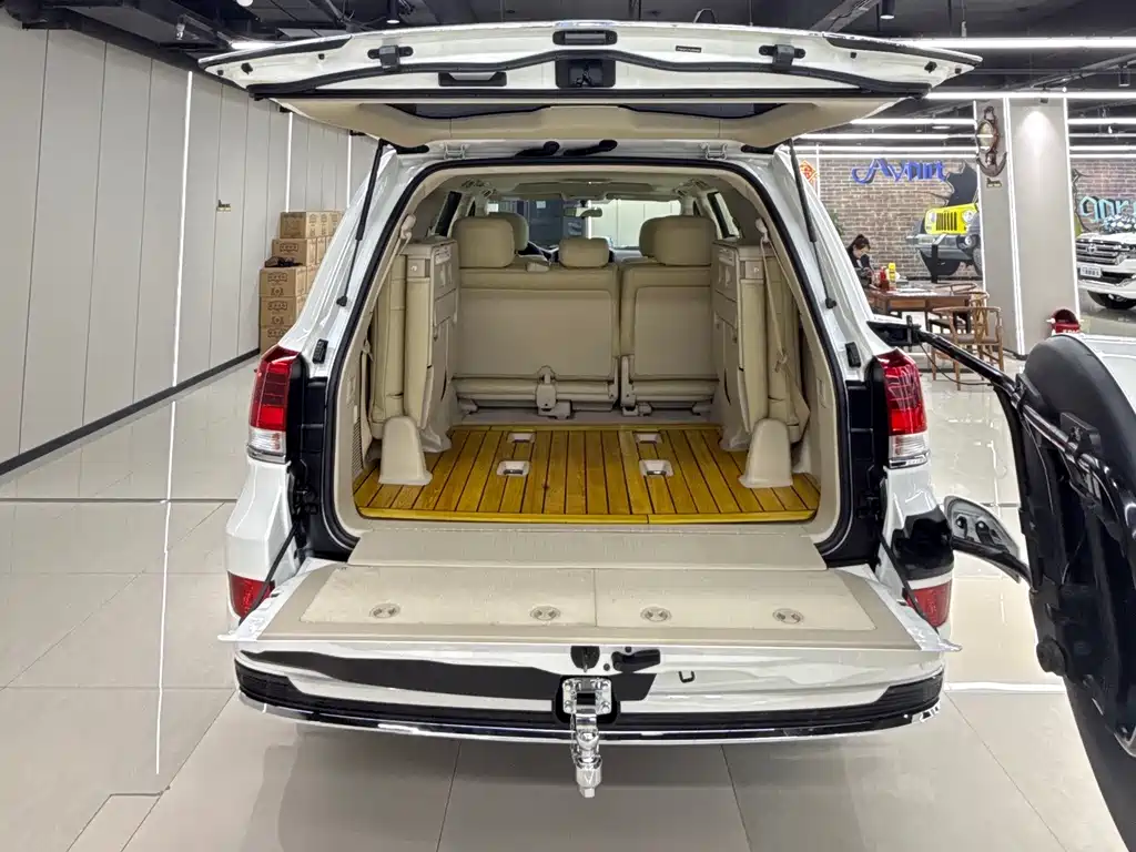 Toyota Land Cruiser 2020 — фото 11