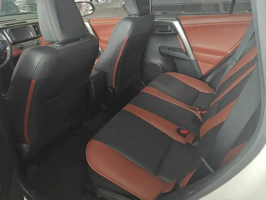 Toyota RAV4 2016 — фото 11