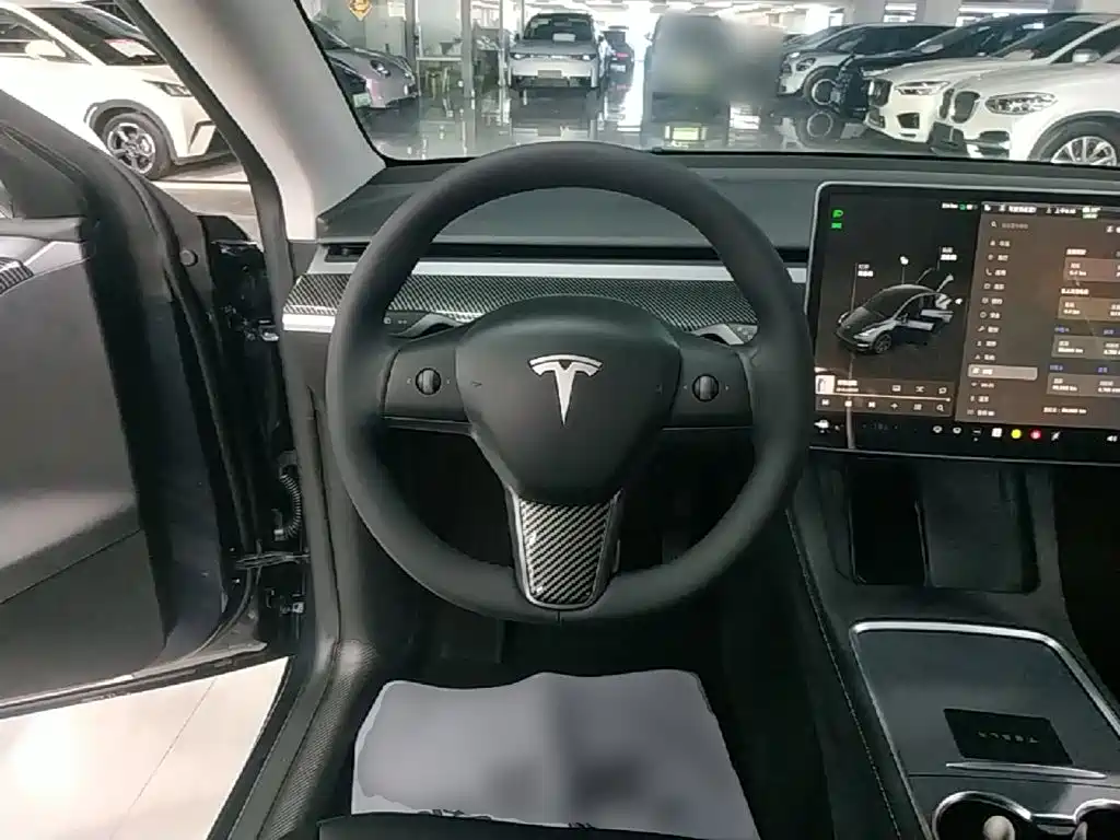 Tesla Model Y 2024 — фото 11