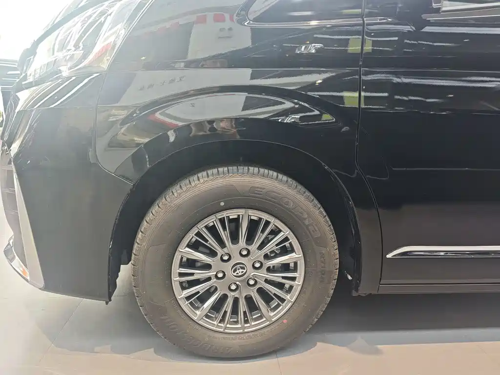 Toyota Hiace — фото 7