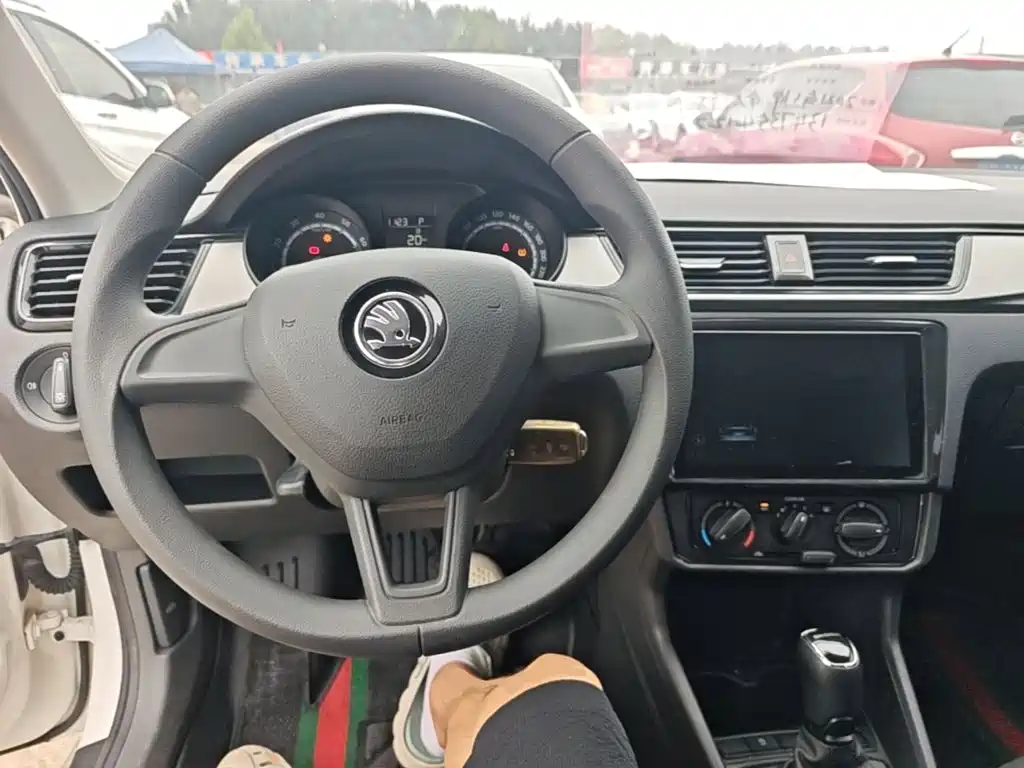 Skoda Rapid 2021 — фото 11
