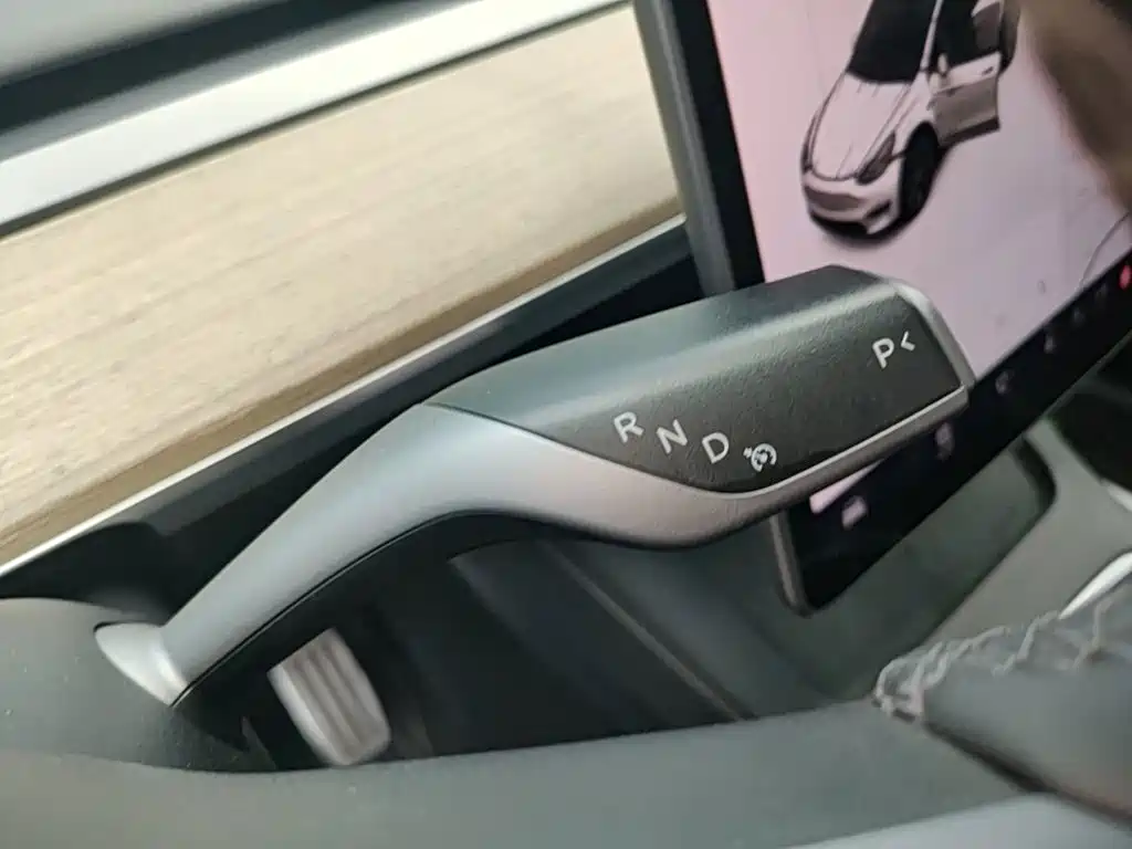 Tesla Model Y 2022 — фото 14