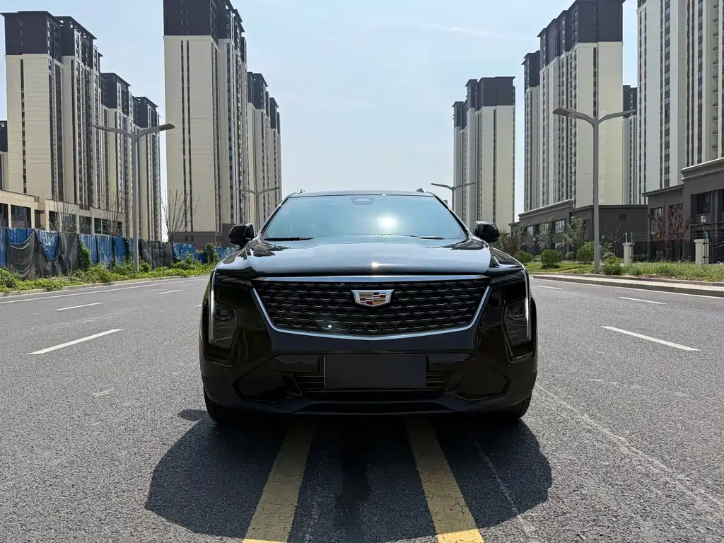 Cadillac XT4 2025 — фото 2